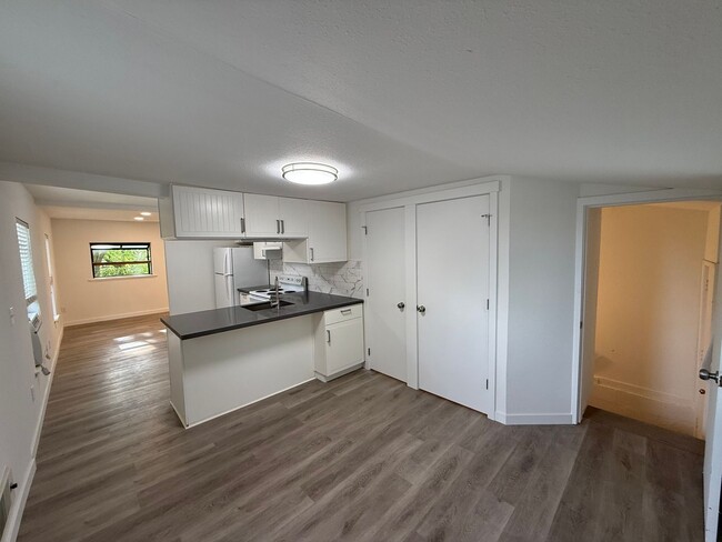 Foto del edificio - Spacious 3BR + Loft | 2.5BA | Large Yard |...