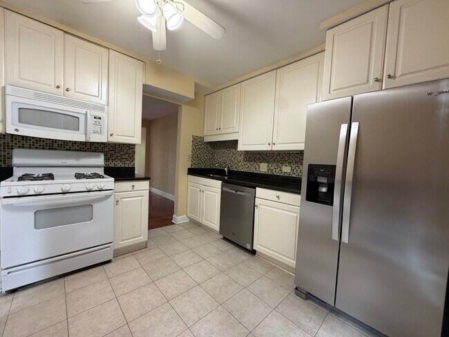 Foto del edificio - 3021 Highland Ave