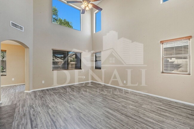 Foto del edificio - 1090 E Taylor Trail
