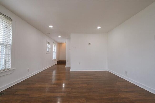 Building Photo - 17 Hodel St