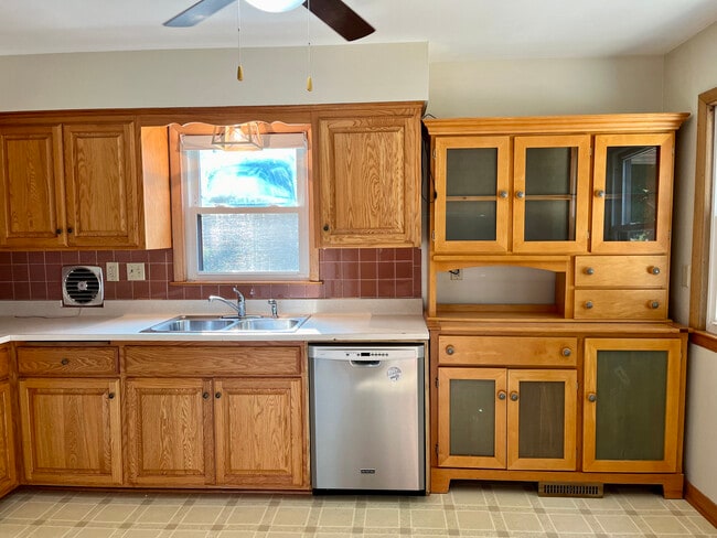 Kitchen - 1661 N 116th St