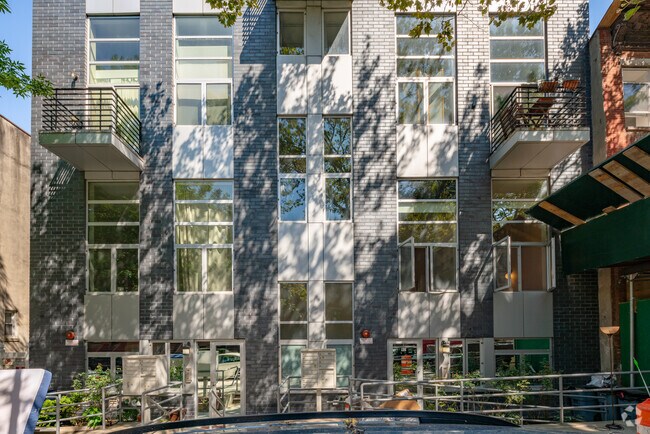 Building Photo - 93 Waverly Ave