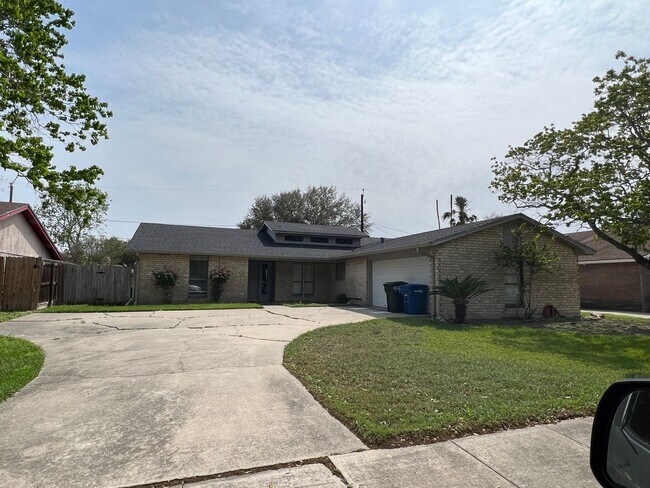 Building Photo - Nice 3-2-2 home at 5322 Inverness