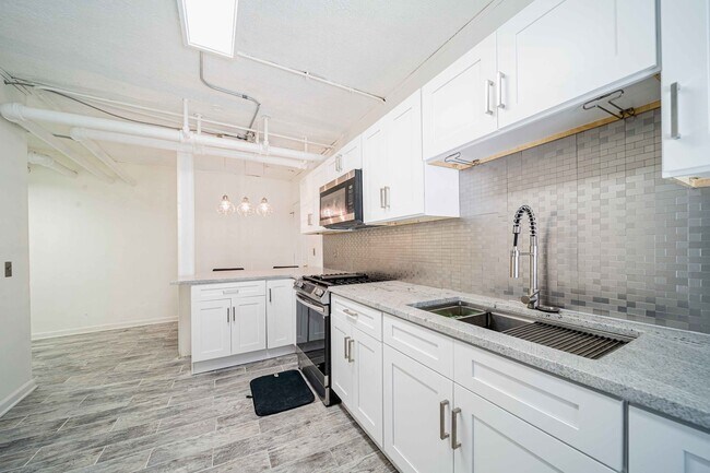 Foto del edificio - 5428 W Berteau Ave
