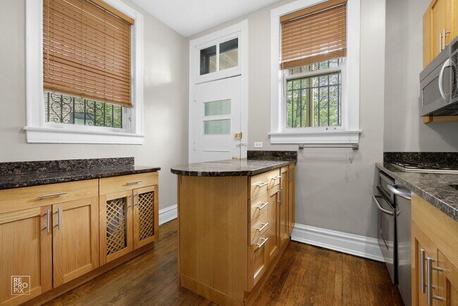 Foto del edificio - 2351 N Cleveland Ave