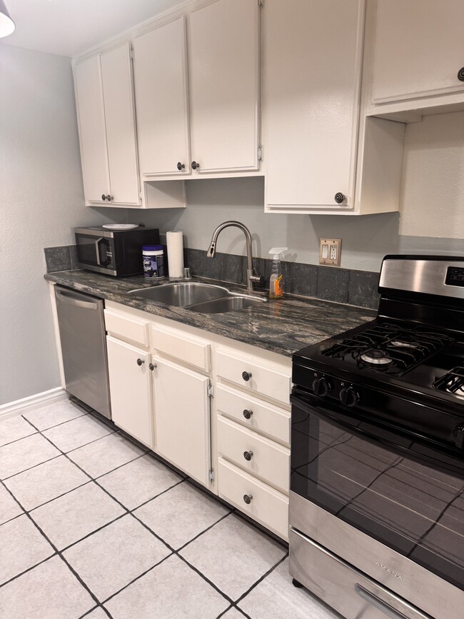 Kitchen - 2120 El Domingo Cir