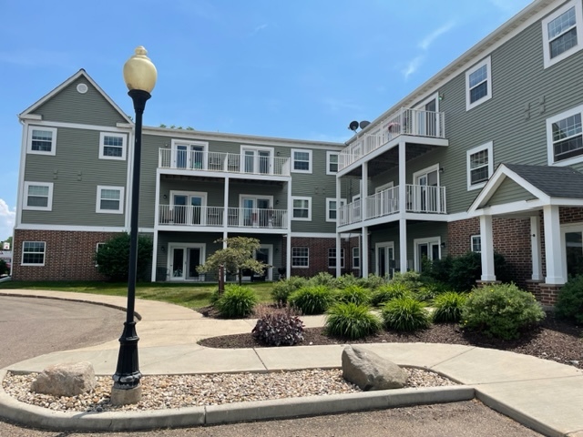 Building Photo - Waunakee Country View