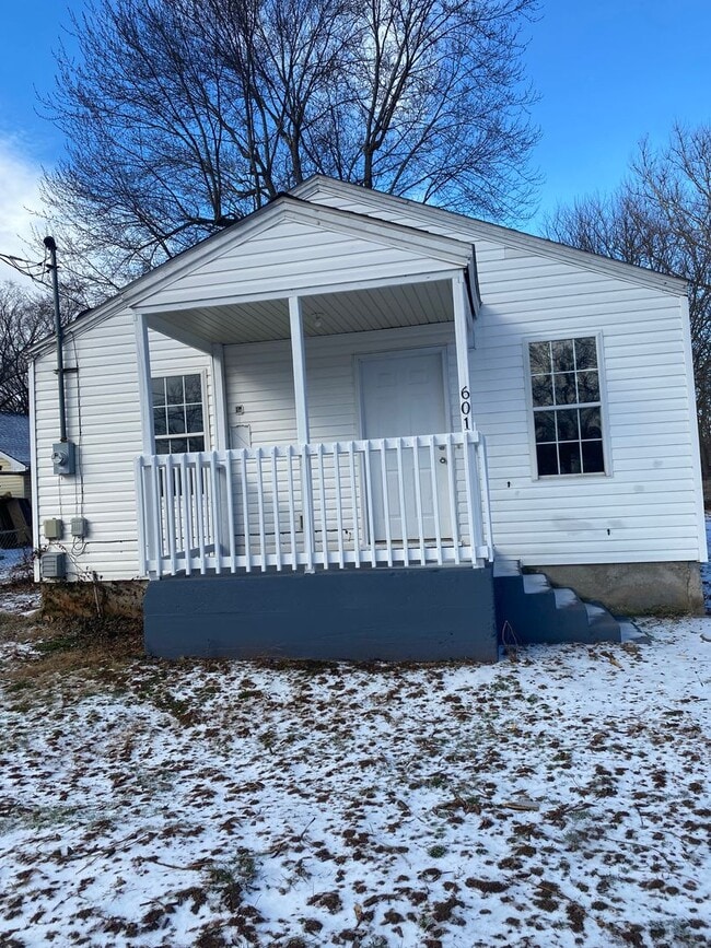 Building Photo - 601 N Fulbright Ave
