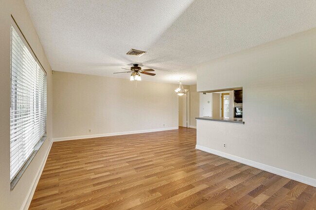 Building Photo - 721 Pelican Way