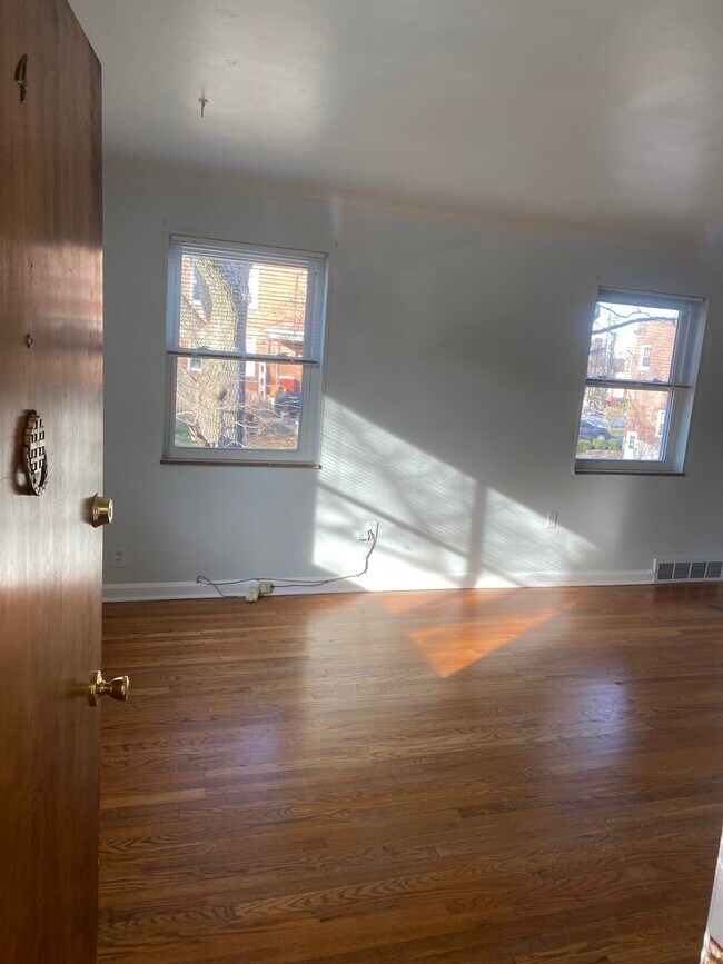 Building Photo - 6046 Budmar Ave