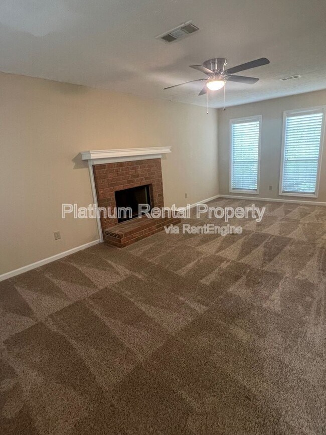 Foto del edificio - 119 Spring Ridge Dr