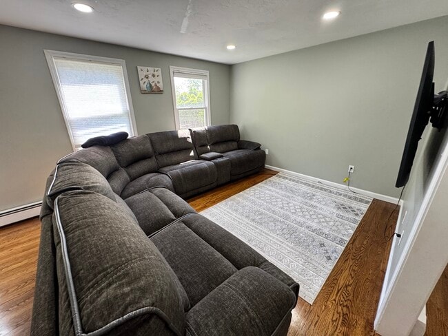 Building Photo - 18 Ladyslipper Dr