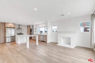 Building Photo - 2034 S Palm Grove Ave
