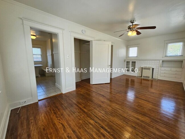 Foto del edificio - Charming 1 Bedroom Cottage Home with a Car...