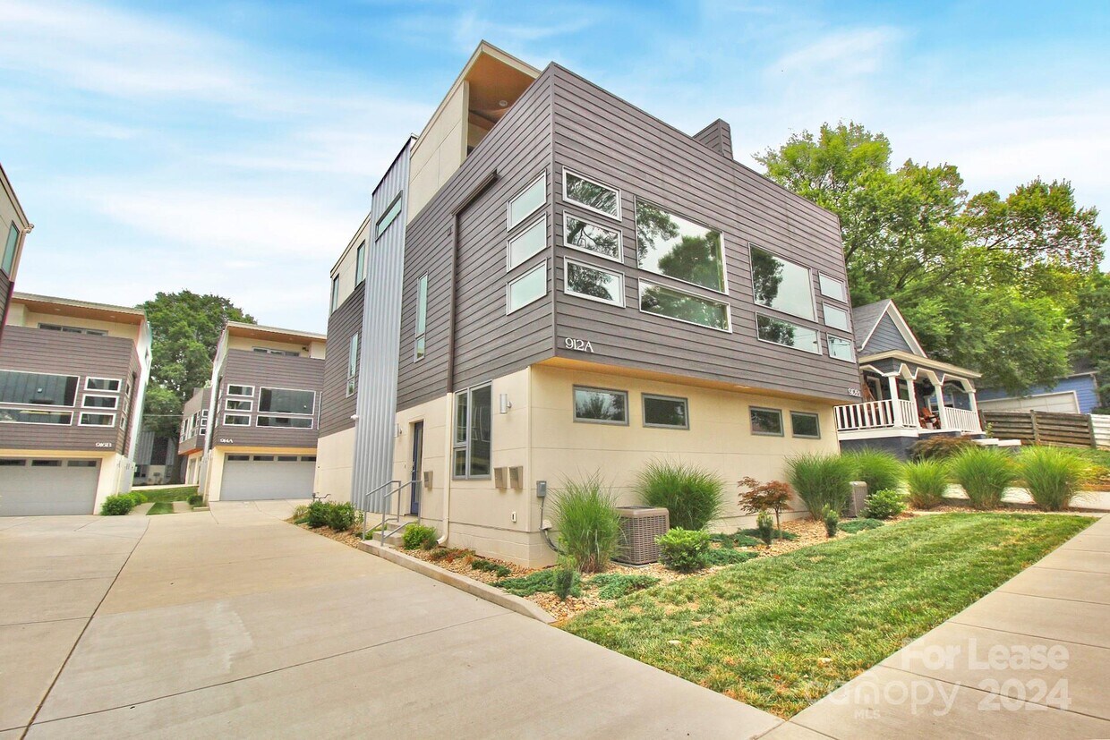 Primary Photo - 912 Greenleaf Ave