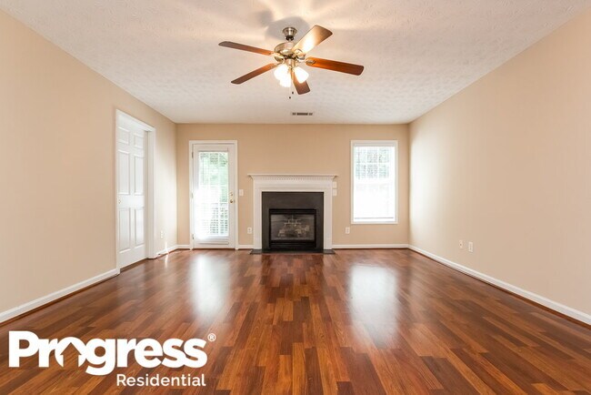 Building Photo - 680 Castlebrooke Dr SE