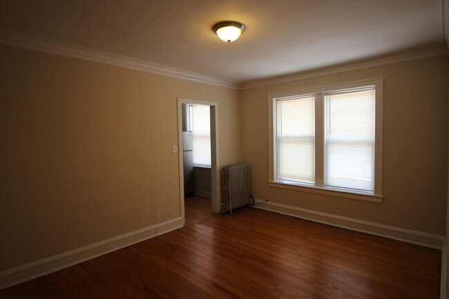 Building Photo - 2341 W Rosemont Ave