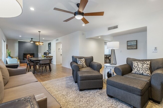 Cute 3 Bedroom 2 Bath In Phoenix! - Cute 3 Bedroom 2 Bath In Phoenix! House