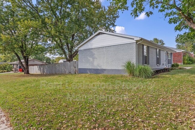 Photo - 123 Kingsway Dr House