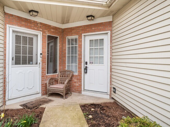 Building Photo - 7841 Darien Lake Dr