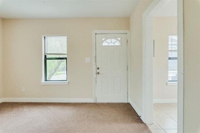 Building Photo - 1307 1/2-1312 Lawson St