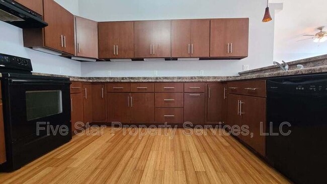 Building Photo - 1406 School House Ln