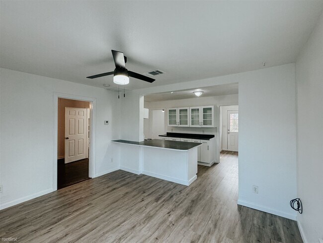 Foto del edificio - 2 br, 1 bath House - 1050 W Baker St