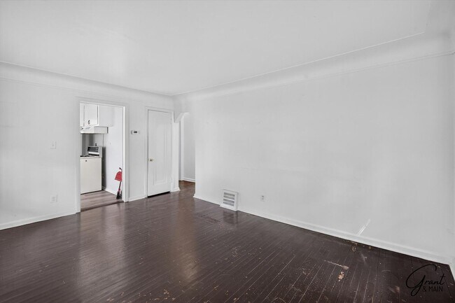 Building Photo - 22107/22109/22111 15 Mile Rd - T - Dubai 2020 LLC