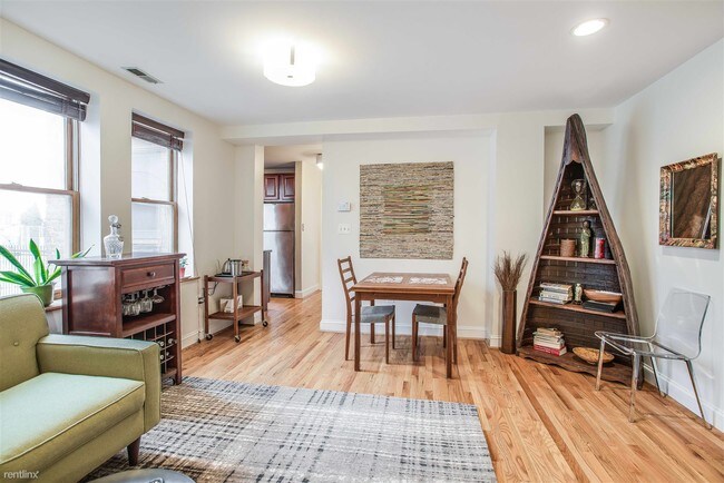 Building Photo - 2 br, 1 bath Condo - 1428 Chapin St NW