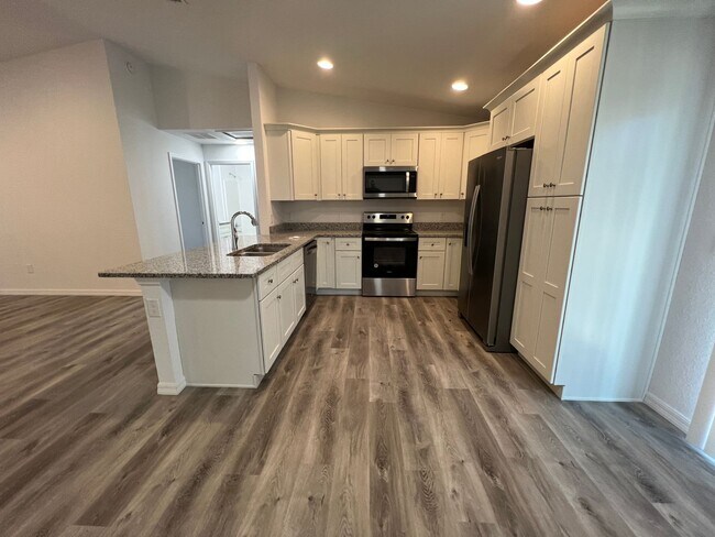 Building Photo - 3 BD/2BA Home in Beautiful Ocklawaha!!! 2 ...
