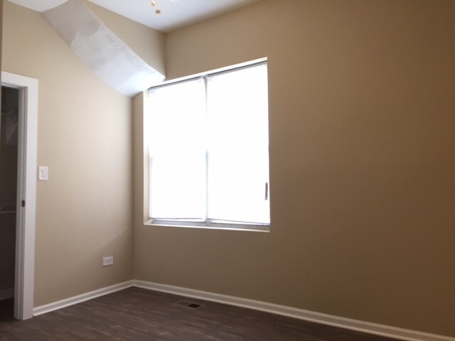 Foto del edificio - 2445 N Clybourn Ave