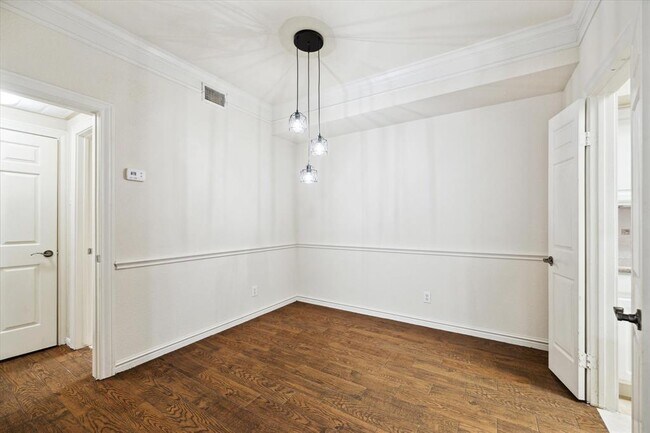 Building Photo - 2700 Revere St