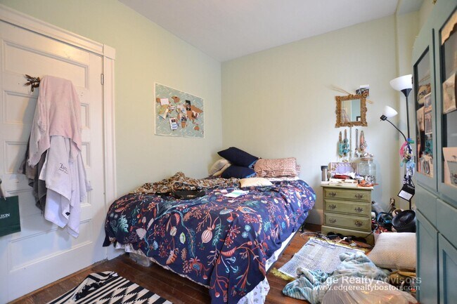 Building Photo - 56 Etna St