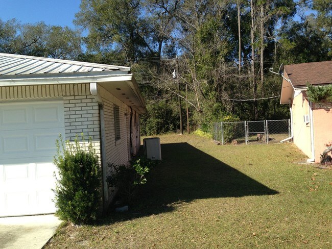 Building Photo - 186 Mango Dr