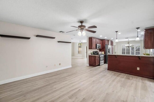 Building Photo - 10425 Buena Ventura Dr