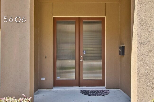 Foto del edificio - 5606 Blossom St