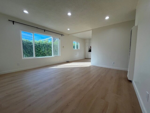 Foto principal - 2939 S Bronson Ave