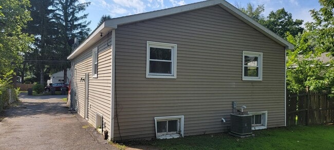 Building Photo - Home For Rent