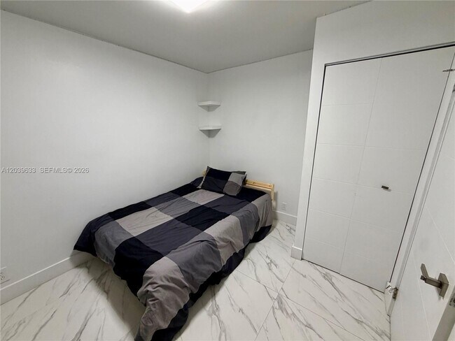 Foto del edificio - 16461 Blatt Blvd