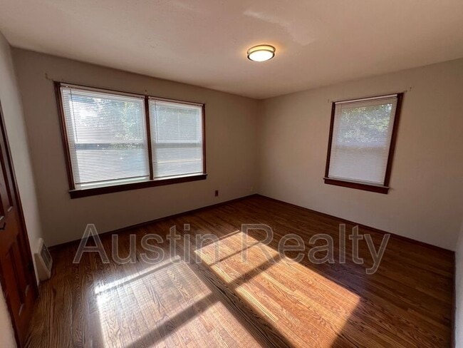 Building Photo - 9567 Cantwell Dr
