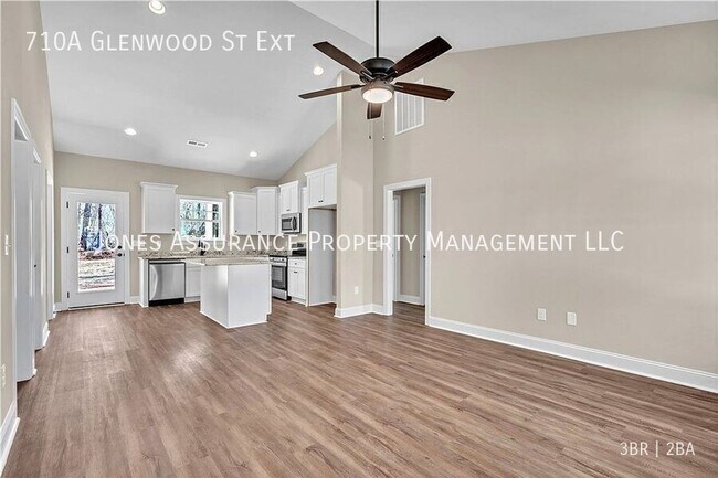 Foto del edificio - 710A Glenwood St Ext-