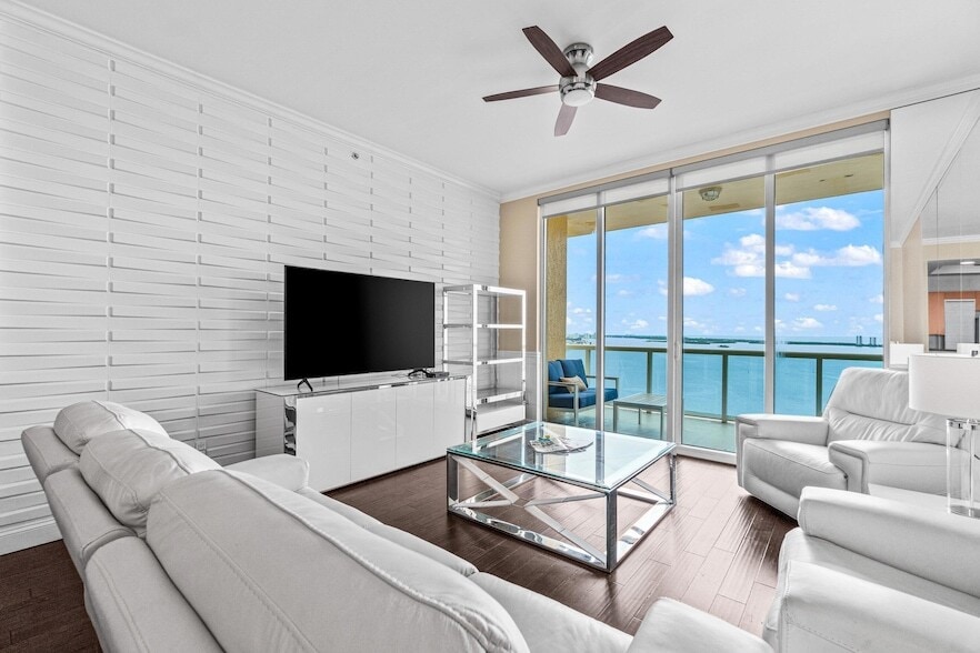 Photo - 2650 LAKE SHORE Dr Unit 2403