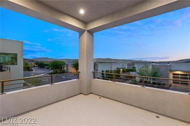 Foto del edificio - 390 Solitude Peak Ln
