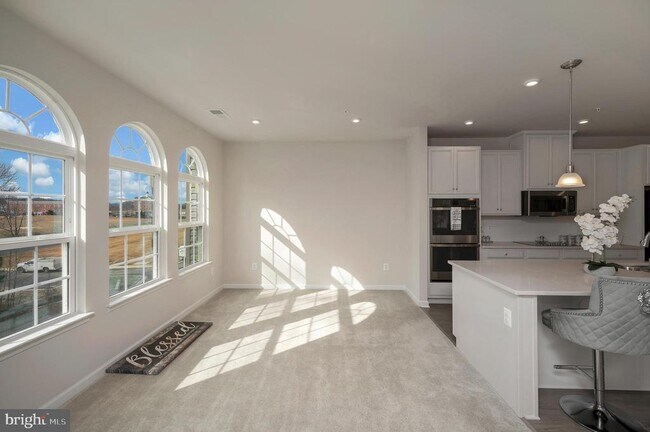 Foto del edificio - 7977 Independence Dr