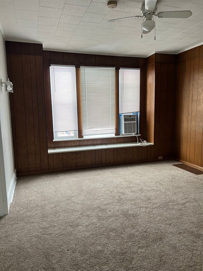 Building Photo - 705 Short St