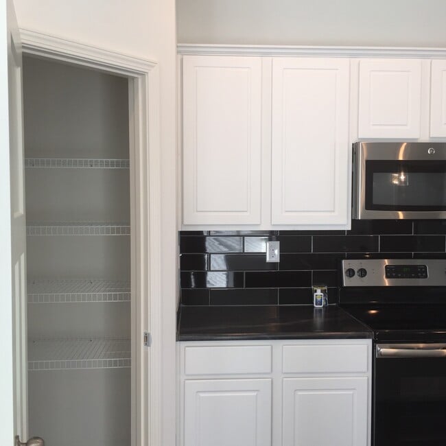 Building Photo - Emerald Twenty Four