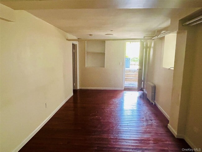 Building Photo - 2910 Tenbroeck Ave