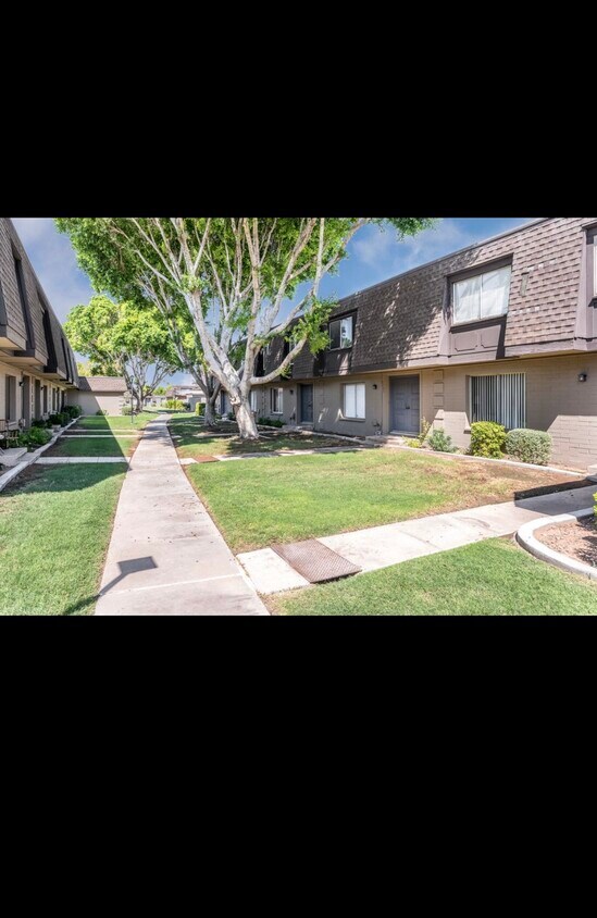Building Photo - 1733 E Baker Dr
