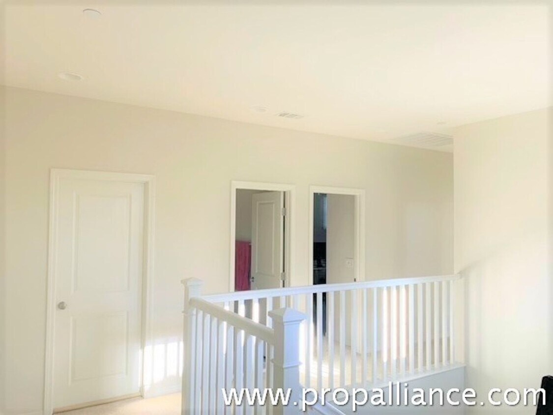 Foto principal - ***5 Bed / 3 Bath / 3,059 sqft House in Ga...