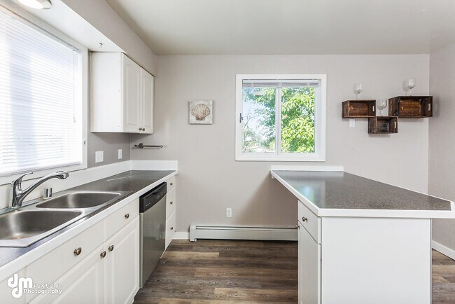 Building Photo - 156 michael CT